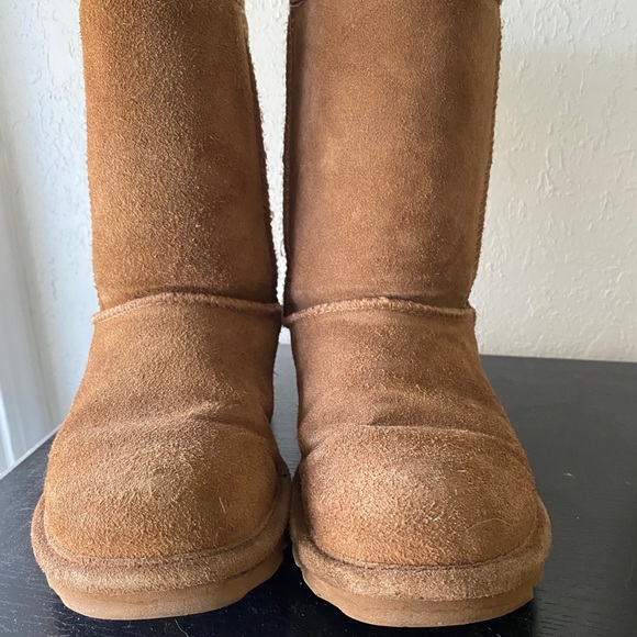 Size 6 bearpaw boots - Picture 3 of 4
